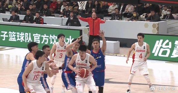 39-29！中国男篮遇糟糕开局，半场最后时刻发懵，犯多次低级失误