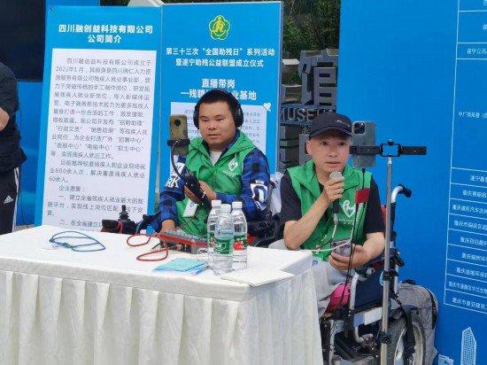 协助超900人成功找出组织工作，那位残疾儿童是不是努力做到的？