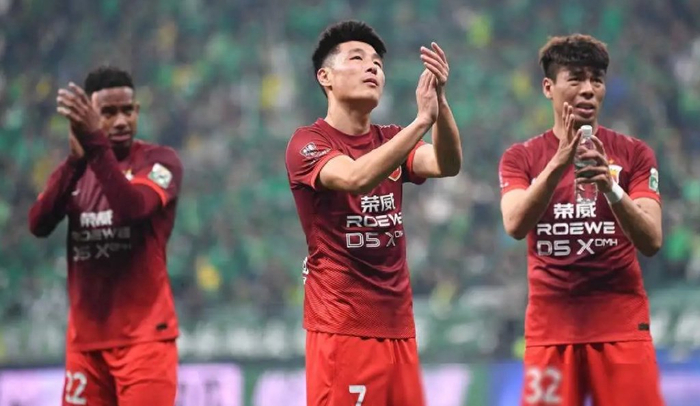 官宣，上港休赛期第1签或曝光，23岁，前锋，曾带队中超夺冠