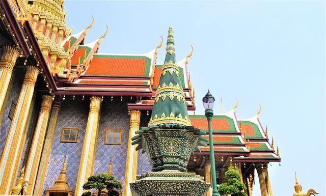 泰国这个佛寺，金碧辉煌，是三大国宝之一