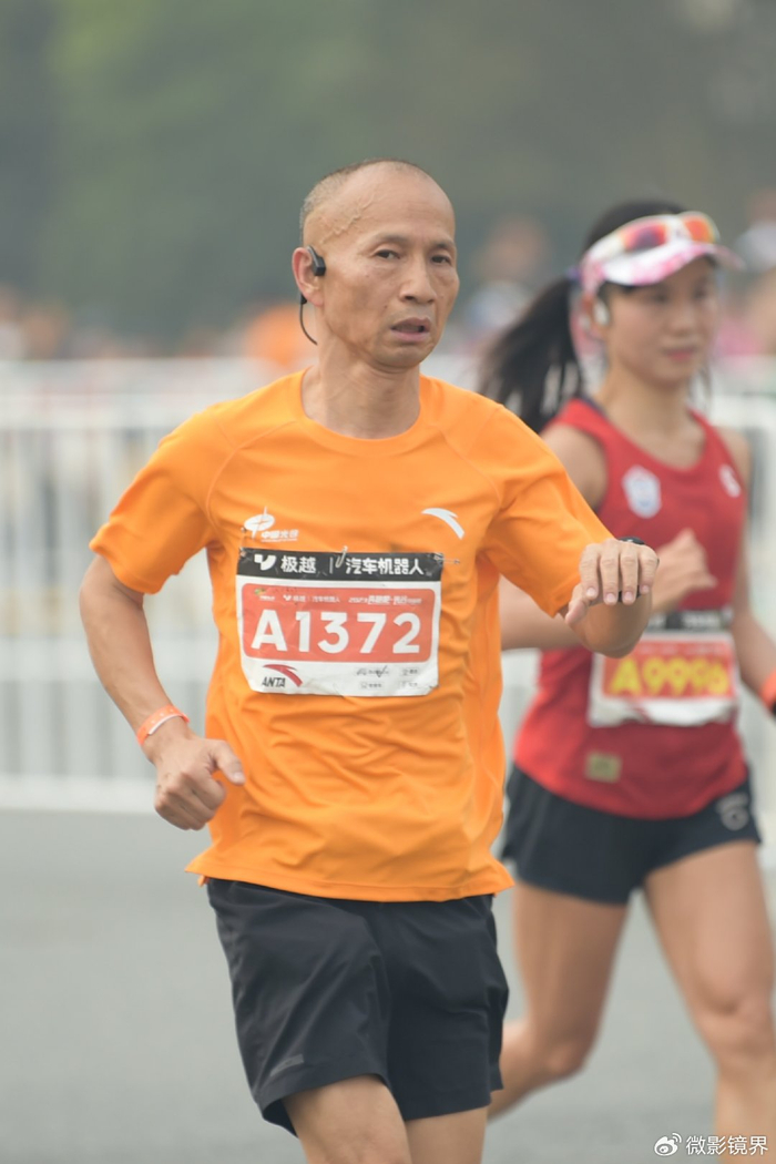 为什么飞船着陆那么不准确，还要车队搜救，不能装个北...