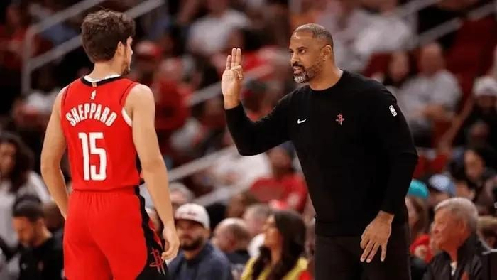 三分11中6轰31+9！巅峰汤普森诞生，恭喜火箭，低价续约赚麻了