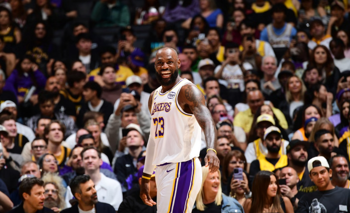 詹姆斯再创纪录，助攻升队史第五，41岁后21次20+历史第一！