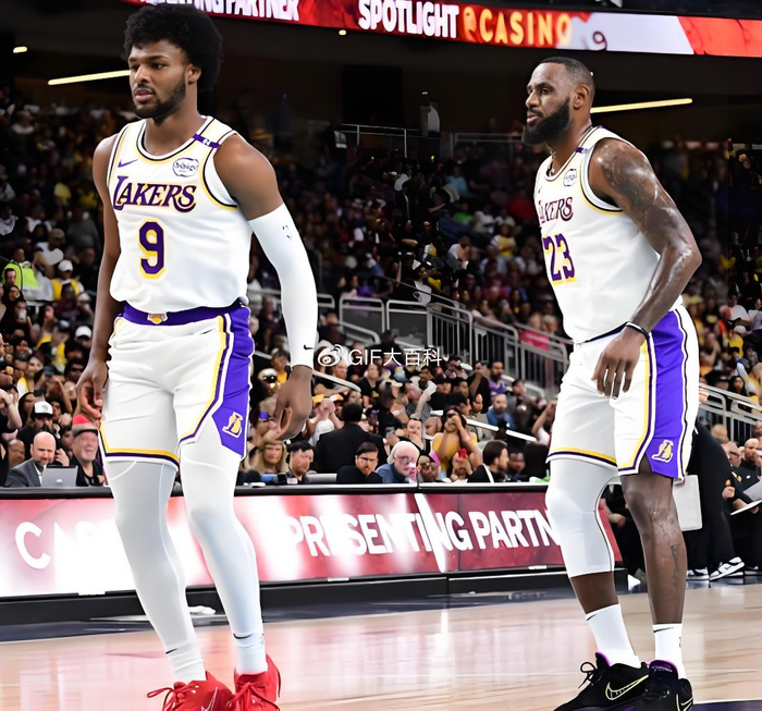 詹姆斯再创纪录，助攻升队史第五，41岁后21次20+历史第一！