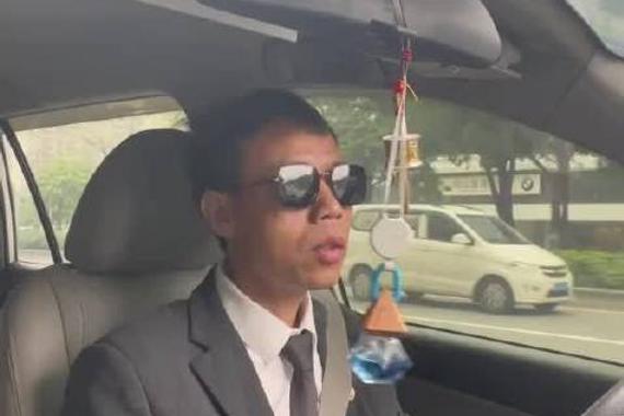 荣放买哪个配置性价比高？一汽丰田RAV4荣放最新的落地价多少你知道吗？