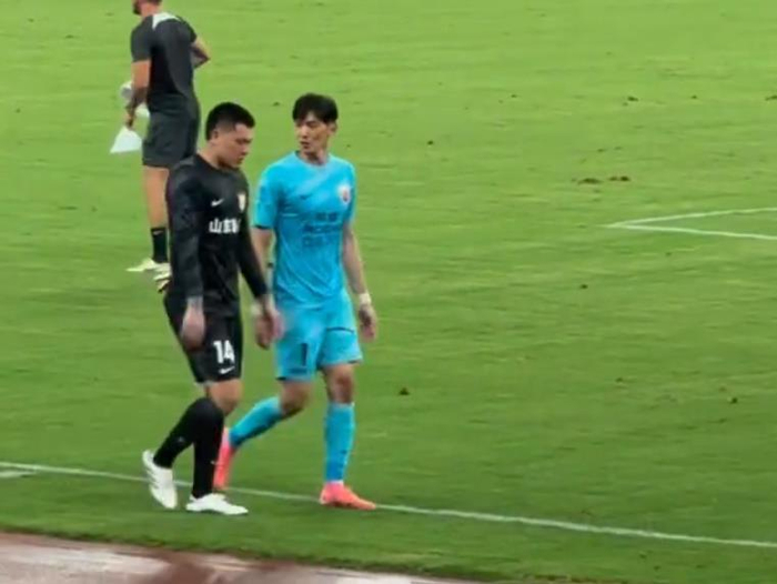 吃水不忘挖井人 颜骏凌大年初二还去看恩师 怪不得他在海港这么优秀