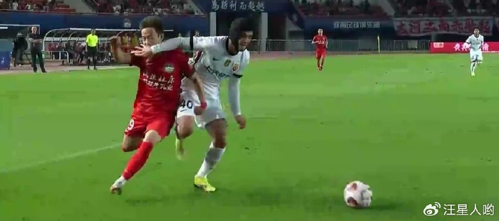 1-0！河南“无脑进攻”尝恶果，2打1的机会自动降速，U21小将建功