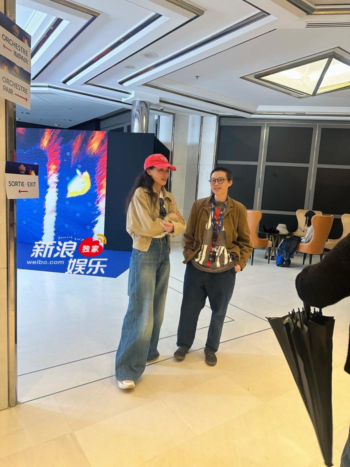 舒淇戛纳观看张子枫新片《花漾少女杀人事件》，与摄影指导余静萍交流