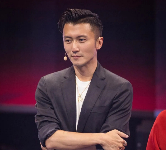 甄妮曝王菲、谢霆锋等导师黑幕，网友热议：会有回应吗？