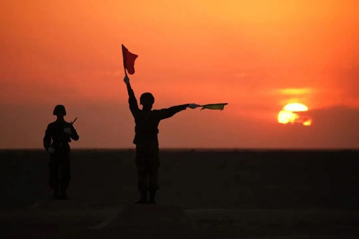 【原创】读诗人九歌《七绝.奉献》题照