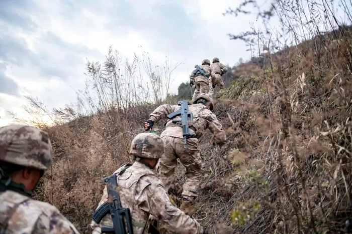 【原创】读诗人九歌《七绝.奉献》题照