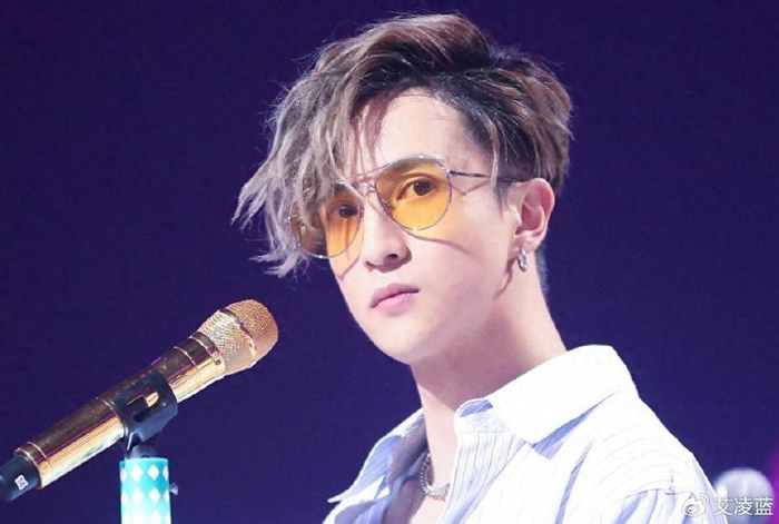 薛之谦粉丝晒摄屏图抗议,多位导演发声反对,2024年被嘲盗摄元年