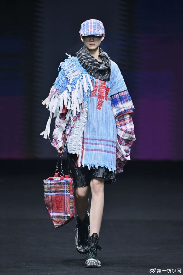 在线服饰 w700d1q75cms.jpg