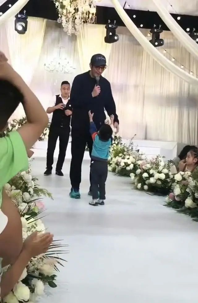 金世佳疑似跟经纪人结婚生子,国庆参加表弟婚礼被曝光
