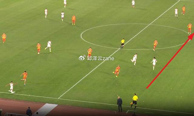 闹笑话！足协杯决赛再现1业余误判：距离越位线2米被判越位！