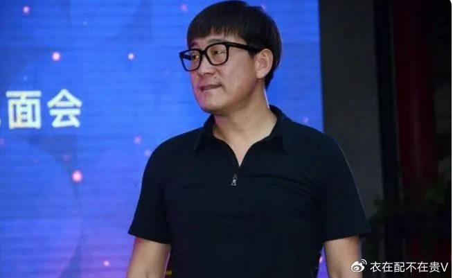 白发苍苍，曲圣卿亮相，新岗位曝光，拒绝中超，年薪10万很满足