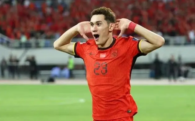 对阵日本，国足1人禁赛，1人离队，2人驰援，武磊回归悬念揭晓