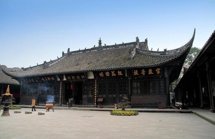 四川香火旺的寺庙，是我国历史悠久、规模大、结构完整的寺庙之一