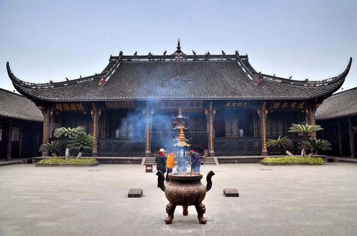 四川香火旺的寺庙，是我国历史悠久、规模大、结构完整的寺庙之一