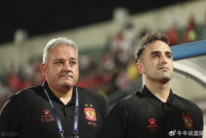 官宣！广州队1进1出，功勋离队加盟重庆，日本55岁“新援”顶替