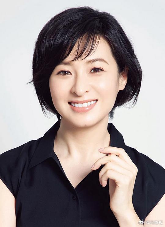 人气女明星排行榜_2023年内娱热度最高的10位女星,迪丽热巴无缘前三,杨紫仅排第二