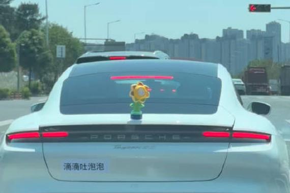跟这个泡泡机过不去了