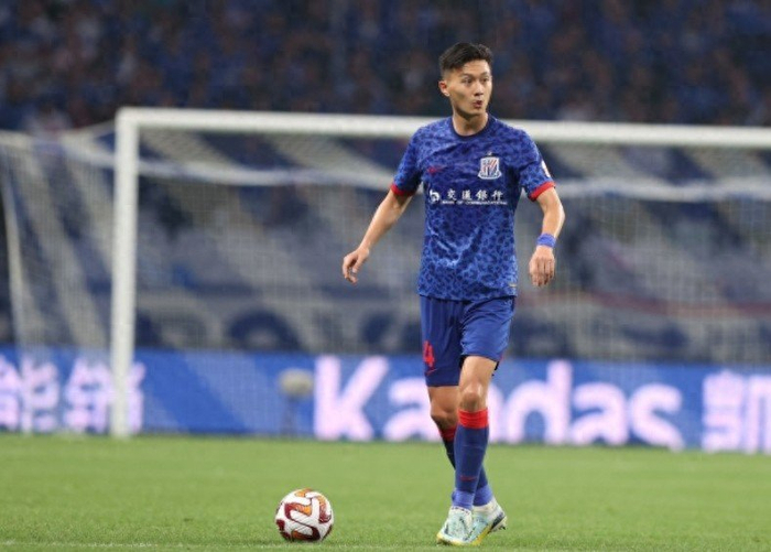 官宣骨折×2！国足两大主力中后卫全受伤，18强赛关键战压力陡增