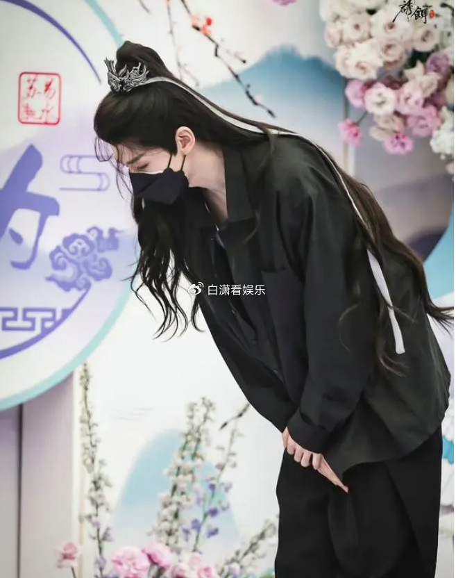 邓为95生百指峰值断层领先,拍戏时剧本不离身且记满备注!