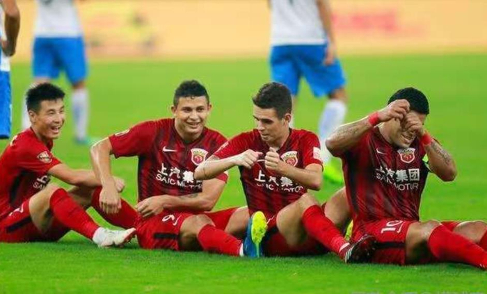 前上港球星胡尔克年纪轻轻找大姐姐 40岁还是要回归小妹妹