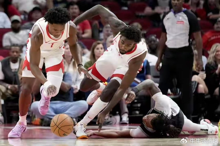 直接被驱逐！脾气太大，脏动作越来越多，还顶撞乌度卡，该送走了