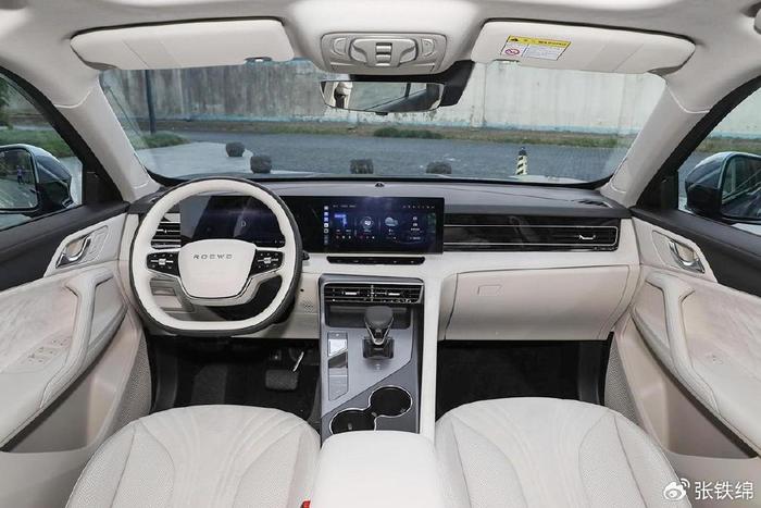上汽荣威新款SUV将上市，车长4700mm，可油可电，综合续航1300km