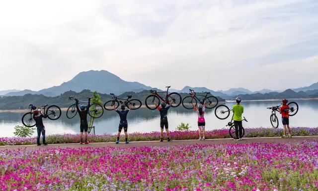 杭州出发高铁1h，睡进千岛湖这座超大落地窗轻奢亲子民宿丨曼谷