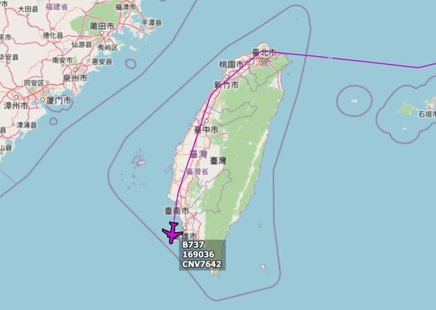 美军机飞越台湾上空 航迹罕见 同日解放军苏-30战机显身附近空域
