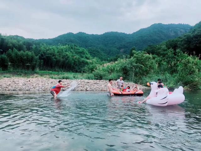 杭州出发高铁1h，睡进千岛湖这座超大落地窗轻奢亲子民宿丨曼谷