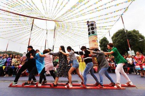 武汉周边最适合避暑的景区，一到夏天就喷水，盛产载歌载舞的美女