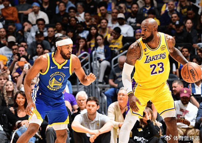 肯纳德首秀惊艳！湖人逆袭勇士，詹姆斯20+10+7准四双，库里缺席