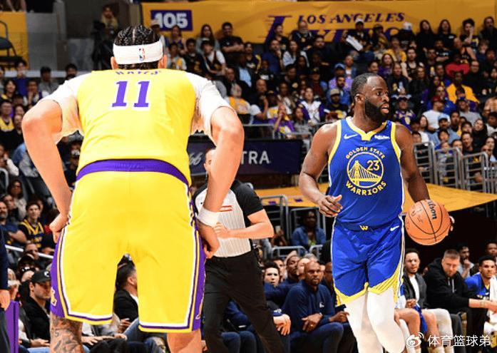 肯纳德首秀惊艳！湖人逆袭勇士，詹姆斯20+10+7准四双，库里缺席