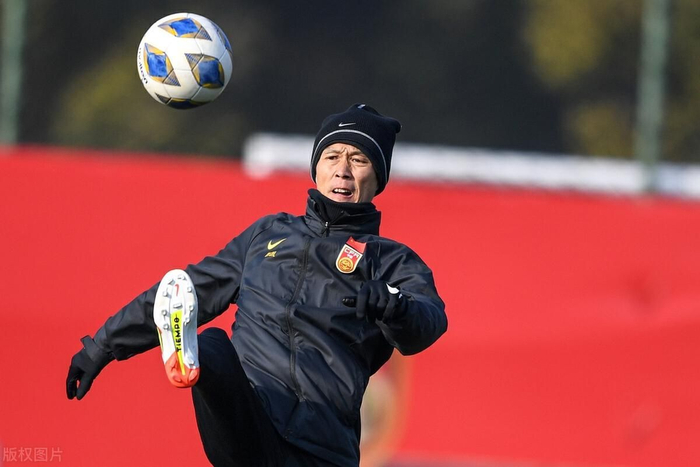 云南玉昆队提前冲超，未来将有望跟穆谢奎签订新合同，值得期待