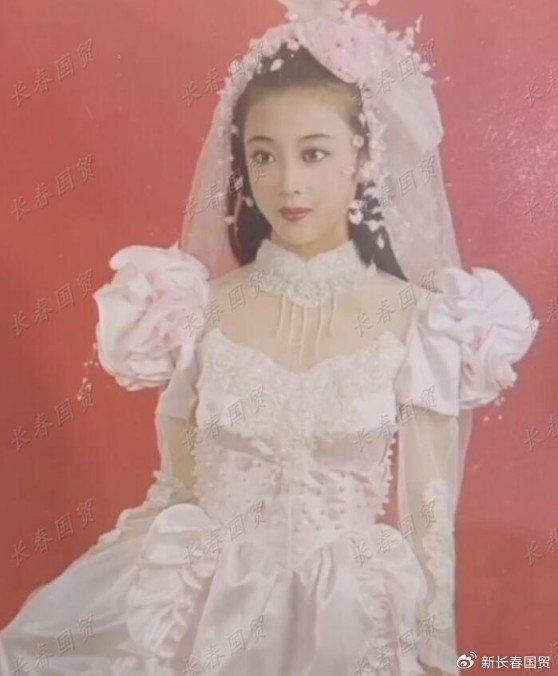 “刘能”前妻年轻时旧照曝光，化身白娘子美艳动人