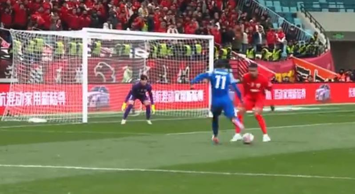 正版马莱莱都靠不住 关键时还是北京国安旧将 助攻申花一个冠军