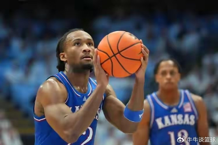 美媒模拟26届选秀前十：模板字母哥仅探花，状元模板科比、华子！