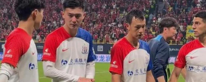 意难平！申花拿下亚军后 蒋圣龙哭了 高天意也哭了
