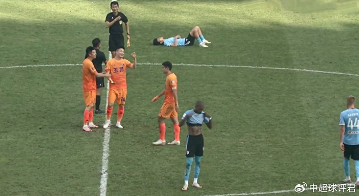 难道是天意？大连英博进球被取消的下1秒：广州队就打进第3球