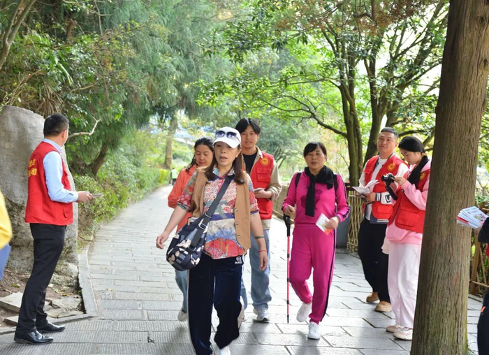 张家界| 市禁毒协会助力黄石寨小轮车公开赛，共筑绿色防线！