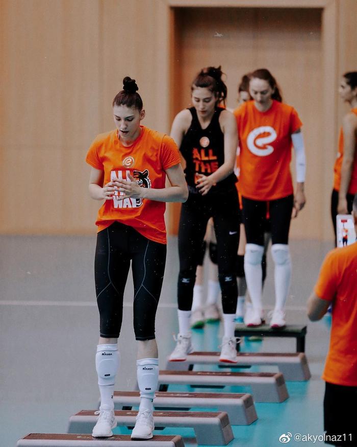 土耳其伊萨奇巴希女排俱乐部训练备战新赛季