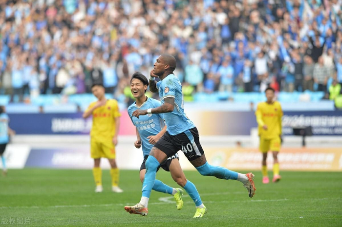 大连英博顺利完成冲超任务，下赛季阵容将补强，值得球迷期待