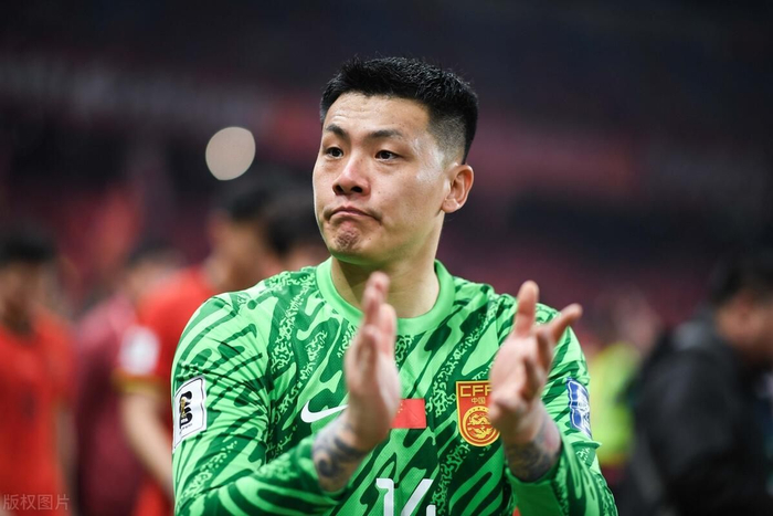 国足0比2完败澳大利亚，王大雷表现低迷送大礼，赛后遭质疑