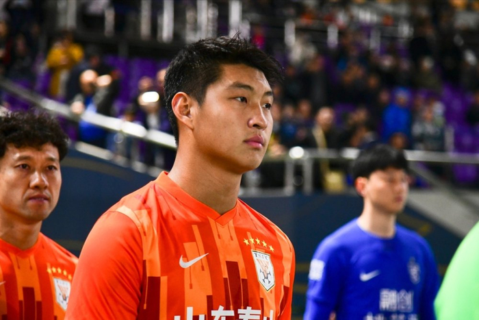 泰国队有意归化中国锋线，违纪被中国足球除名，却在国外越混越好