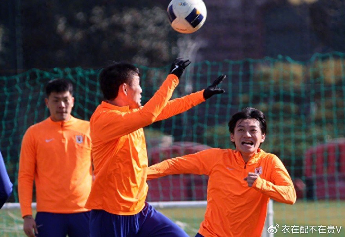 泰山队出征亚冠客场，双后腰伤势无碍，三外援承担更多责任