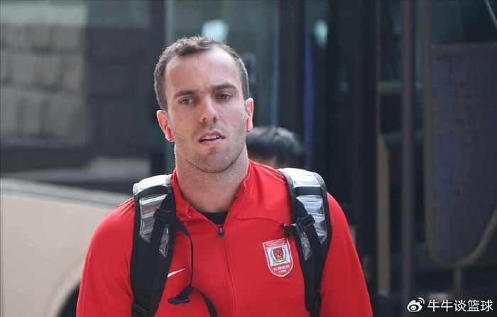 奥斯卡泡汤后，塞鸟归化又反转，受节假日影响，退籍仍未完成